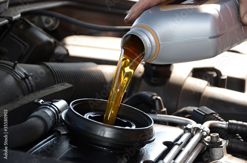 Photo: Aggiunta olio motore Aggiunta olio motore