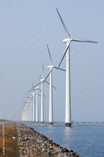 Foto: Offshore wind turbines in the Dutch sea Offshore wind turbines in the Dutch sea