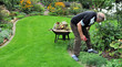 Photo: Gartenarbeit im Herbstgarten Gartenarbeit im Herbstgarten
