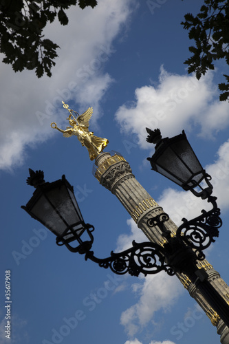 Foto: Siegessaeule hinter Laterne Siegessaeule hinter Laterne