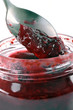 Une cuiller de confiture de framboise