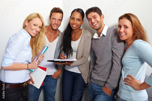 Photo: Portrait glücklicher Studenten Portrait glücklicher Studenten