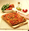 Coca de tomate y pimientos