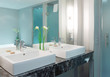 Foto: Doppelwaschtisch in noblem Badezimmer Doppelwaschtisch in noblem Badezimmer