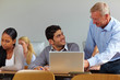 Student redet mit Dozenten