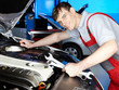 Foto: Motor mechanic is fixing the engine of a car carfully Motor mechanic is fixing the engine of a car carfully