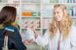verkaufsgespräch in der apotheke