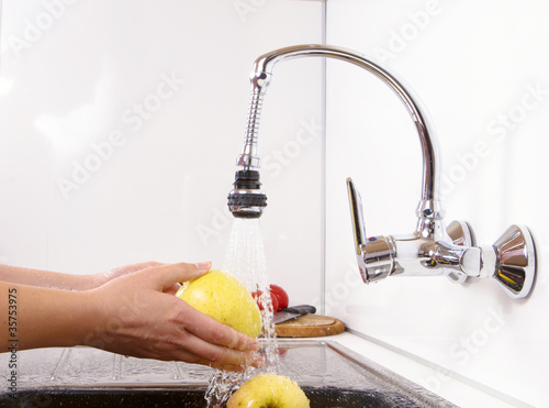 Photo: Delicious apples washed down the kitchen. Delicious apples washed down the kitchen.