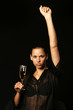 Siegespose mit Sekt