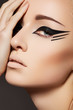 Foto: Fashion eyeliner makeup on model eyes. Sexy wild cat style Fashion eyeliner makeup on model eyes. Sexy wild cat style