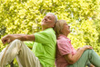 Photo en ligne au meilleur prix Happy senior couple sitting on grass