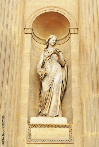 Photo: Statue at Louvre (Paris, France) Statue at Louvre (Paris, France)