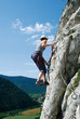 femme sur via ferrata 2