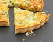 Morceau de quiche aux légumes
