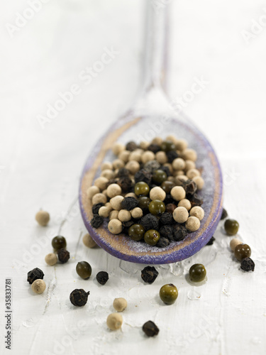 Photo: Cuillérée de poivre en grains Cuillérée de poivre en grains