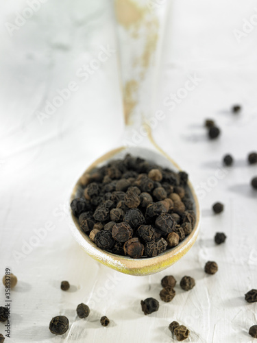 Photo: Cuillérée de poivre noir Cuillérée de poivre noir