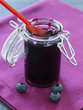 Petit pot de confiture de myrtilles