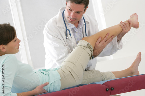 Photo: Femme - Examen orthopédique Femme - Examen orthopédique