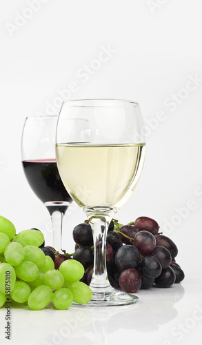 Foto: wine and grapes wine and grapes