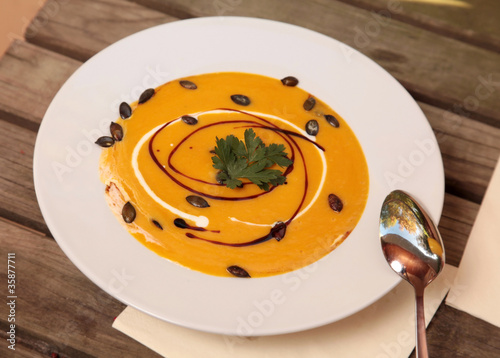 Photo: Kürbissuppe mit Sahne Kürbissuppe mit Sahne
