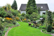 Photo: Senior bei der Gartenarbeit im Herbst Senior bei der Gartenarbeit im Herbst