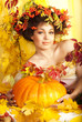 Foto: portrait of beautiful girl with autumn leaves and with stylish m portrait of beautiful girl with autumn leaves and with stylish m