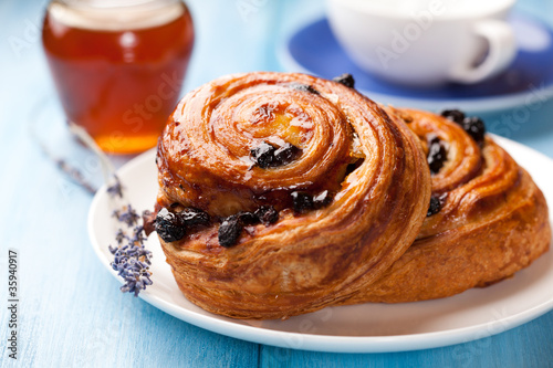 Photo: Sweet rolls with blueberries and icing sugar Sweet rolls with blueberries and icing sugar