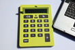 GELBER TASCHENRECHNER UND NOTEBOOK GELBER TASCHENRECHNER UND NOTEBOOK