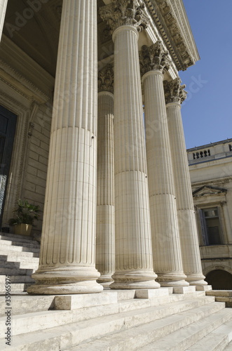 Photo: colonnes de tribunal colonnes de tribunal