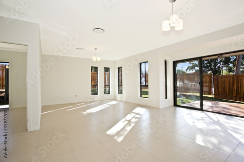 Photo: empty white room empty white room