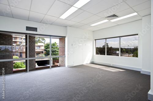 Photo: empty white room empty white room