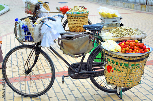 Photo: China Xiamen, bicycle fruit shop China Xiamen, bicycle fruit shop