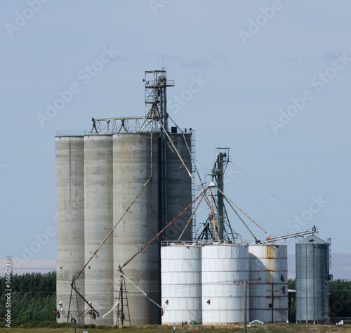 Photo: Grain storage silos and elevators Grain storage silos and elevators