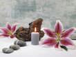 Stilleben mit Lilienblüten