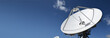 Satellitenschüssel im Panoramaformat