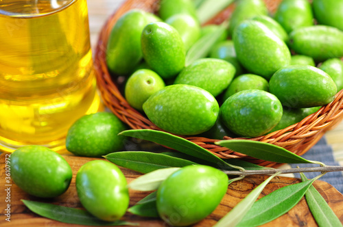 Photo: Olivenöl , frische Oliven Olivenöl , frische Oliven
