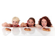 Foto: Three attractive young woman longing eyes Three attractive young woman longing eyes