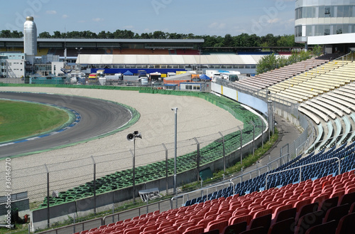 Foto: racetrack tribune at summer time racetrack tribune at summer time
