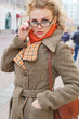 Foto: Young pretty woman with glasses in the street Young pretty woman with glasses in the street