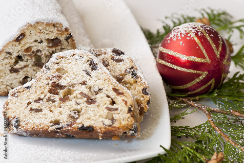 Photo: Weihnachtsstollen mit Rosinen Weihnachtsstollen mit Rosinen
