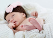 Baby mit Mützchen