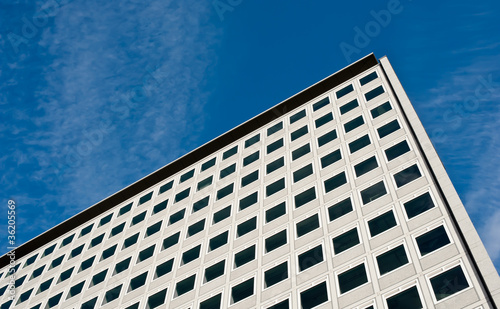 Photo: Grosses Gebäude mit vielen identischen Fenstern Grosses Gebäude mit vielen identischen Fenstern