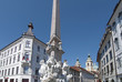Particolare del centro storico di Lubiana con obelisco