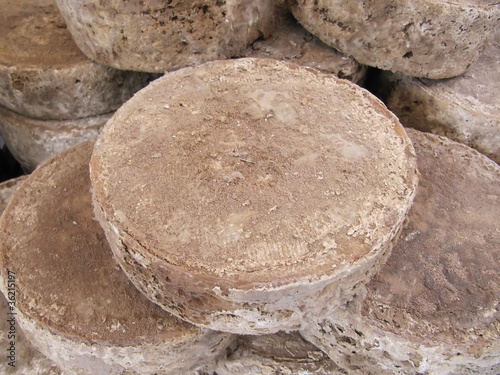 Foto: Tomme de Savoie, queso artesanal. Tomme de Savoie, queso artesanal.
