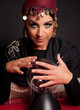 Foto: femme voyante et boule de cristal femme voyante et boule de cristal