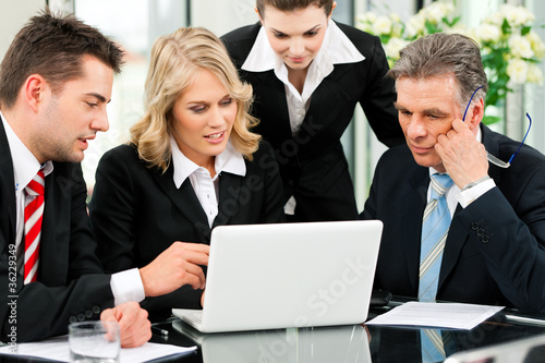 Photo: Business - Besprechung in einem Büro Business - Besprechung in einem Büro