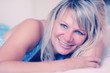 Frau im Bett