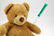 Teddybär mit Injektion