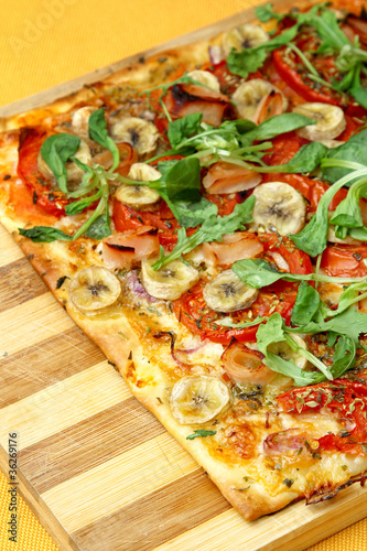Photo: EDZR - Cheese, banana, ham, onion and arugula Pizza EDZR - Cheese, banana, ham, onion and arugula Pizza