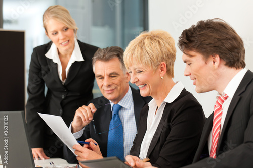 Photo: Business - Besprechung in einem Büro Business - Besprechung in einem Büro